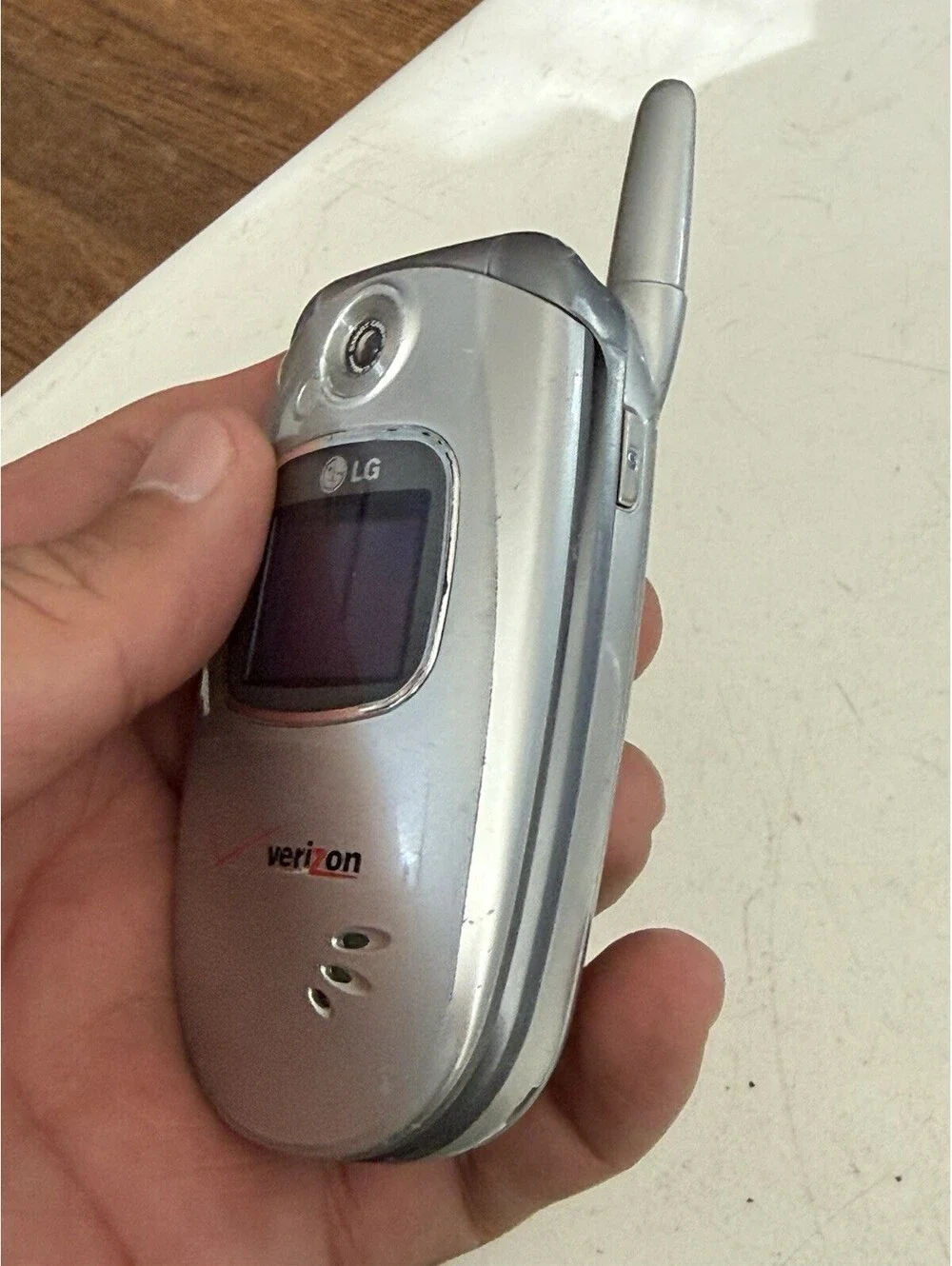 LG VX5300 Silver 128x160 Pixels Bluetooth Soft Keys (Verizon) Flip Cell Phone